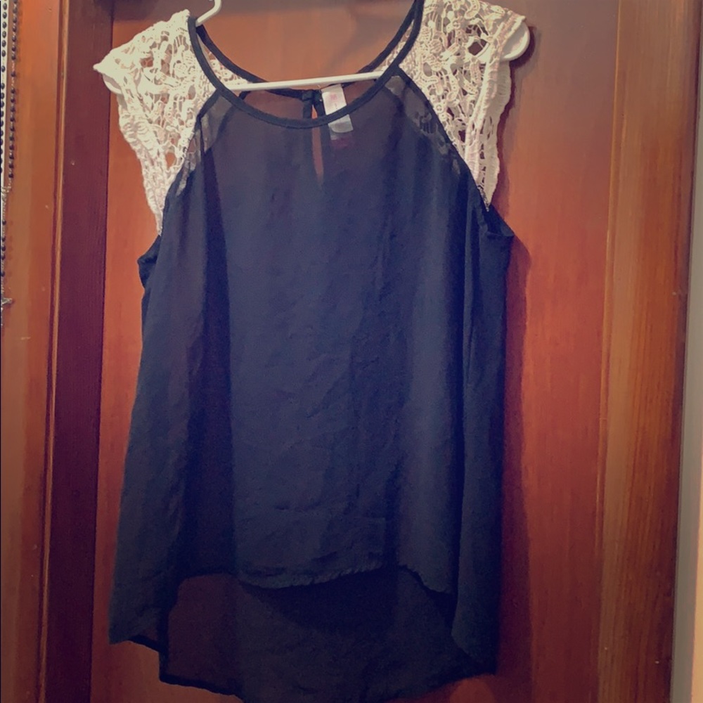BRAND NEW! Cute Black Top with White Lace Sleeves